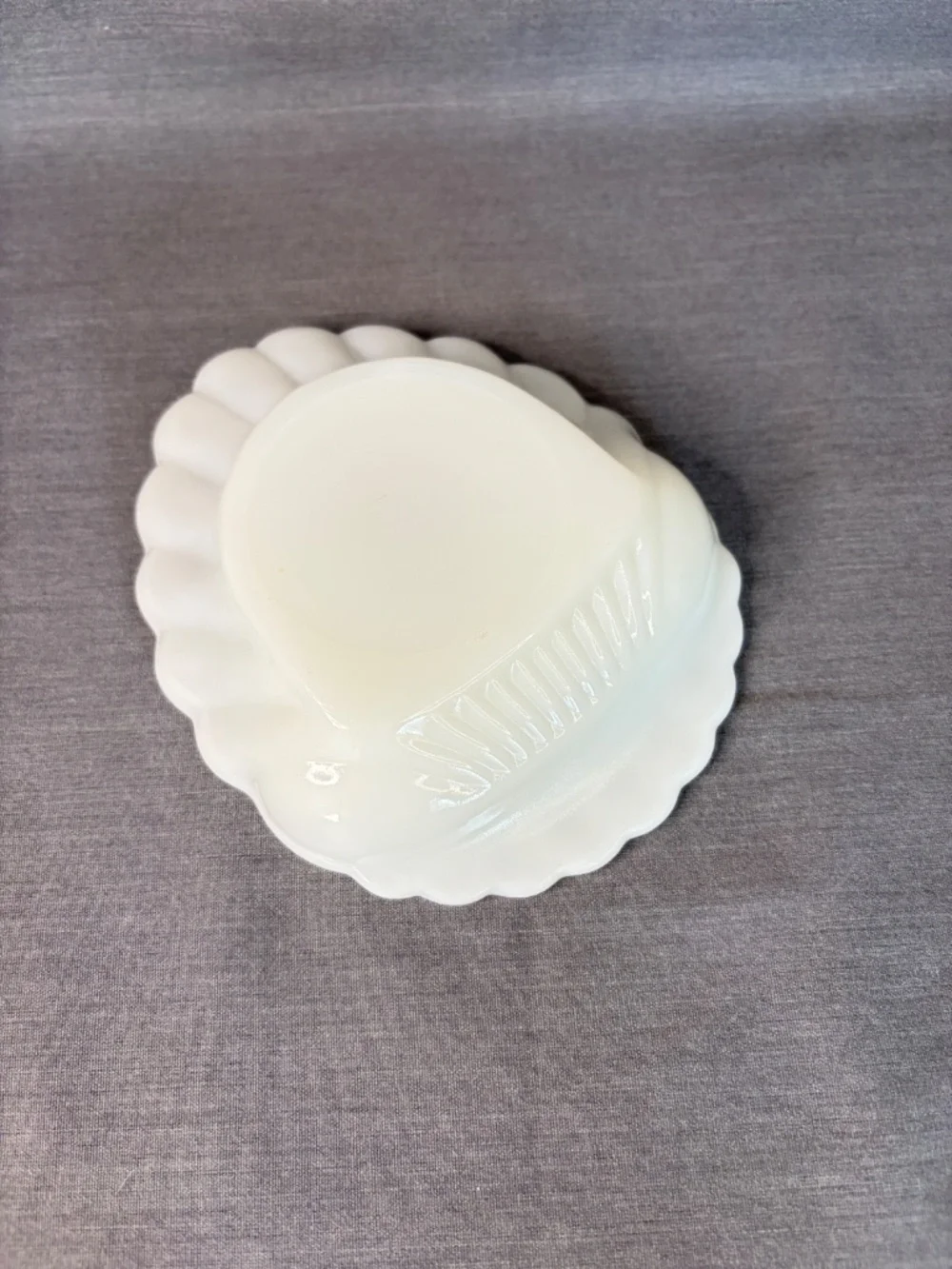 Vintage White Milk Glass Shell Dish Scalloped Trinket Soap Candy Dish Ashtray